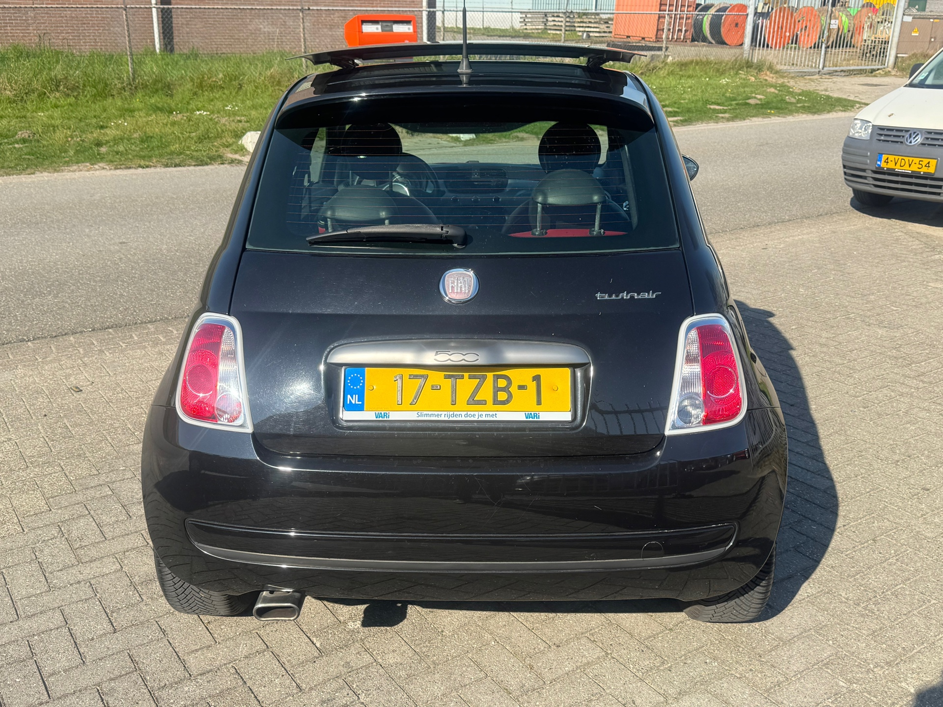 43715471-37.jpg