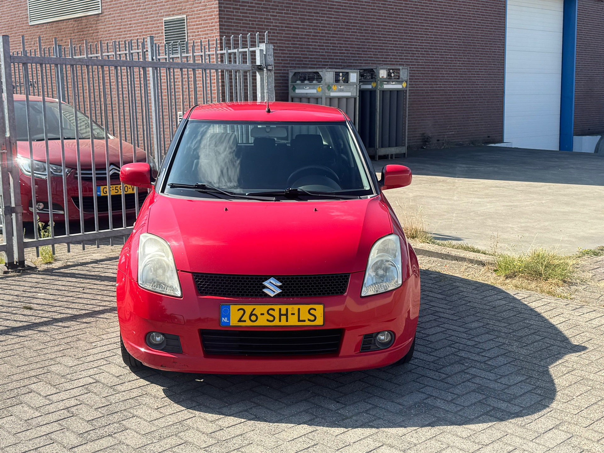 47112644-1.jpg