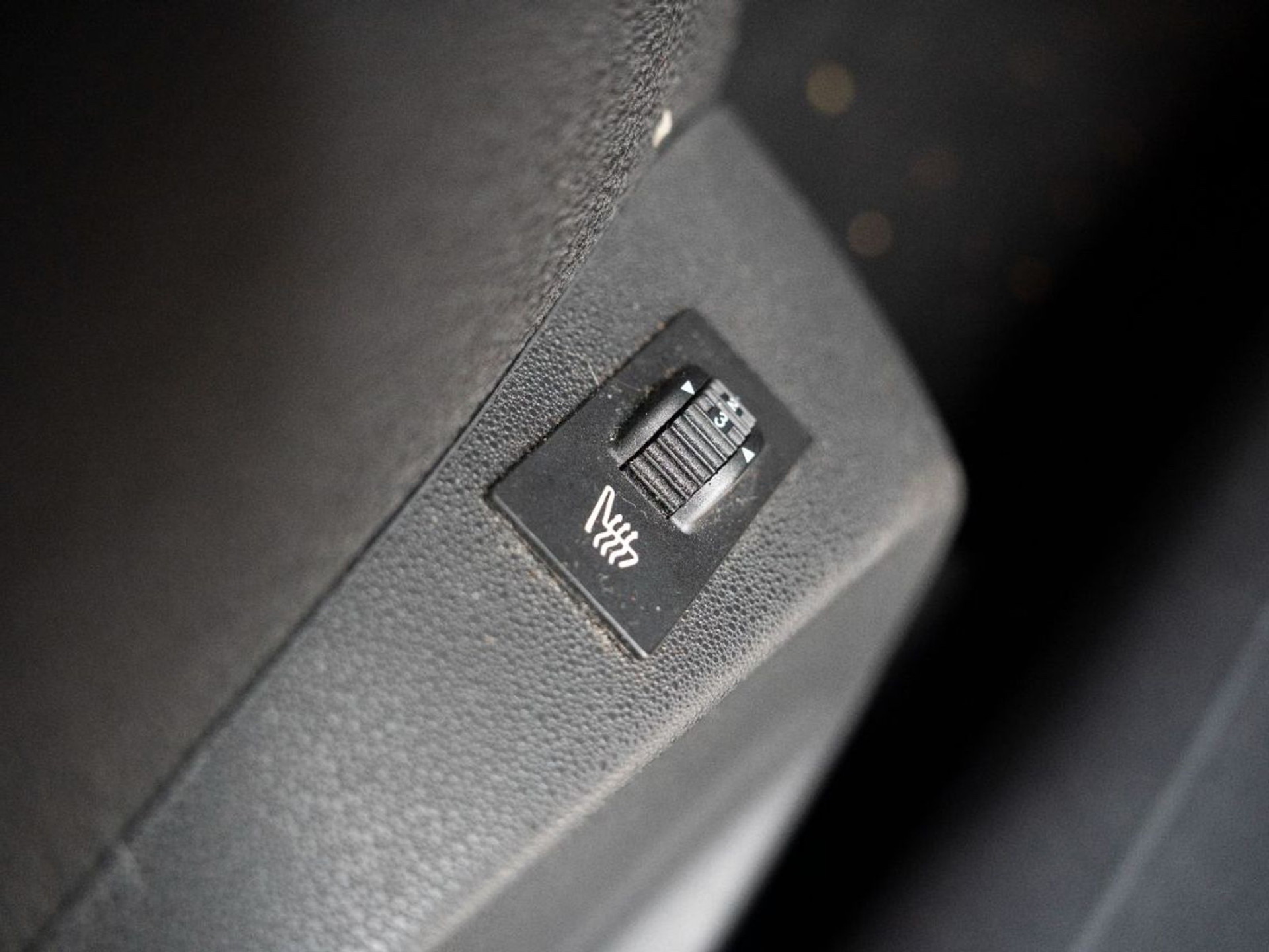 48670775-10.jpg