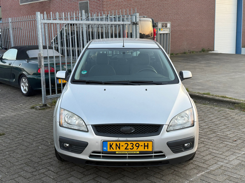 51767850-1.jpg