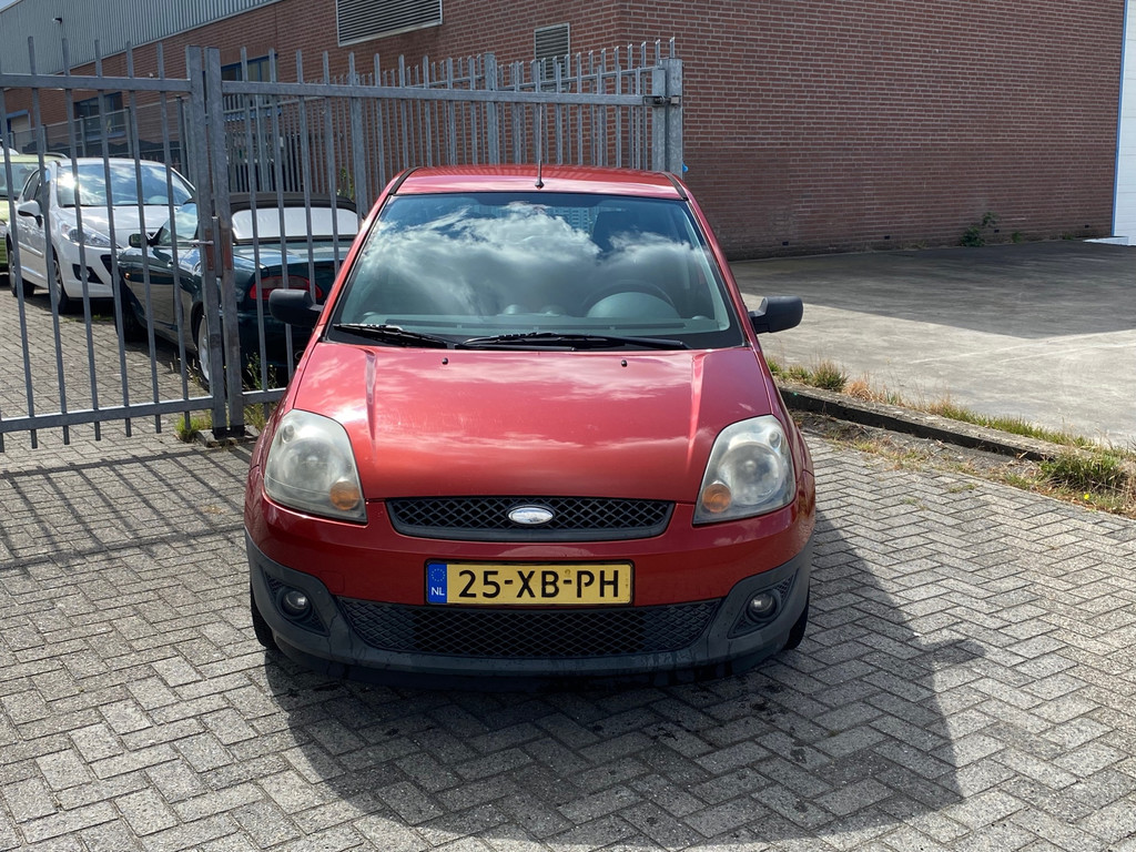 56141221-1.jpg